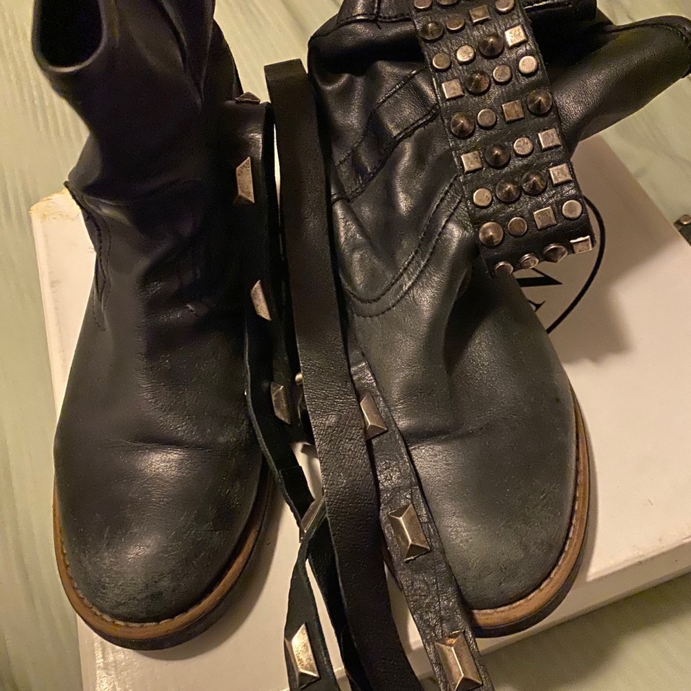 Steve Madden mightee boots